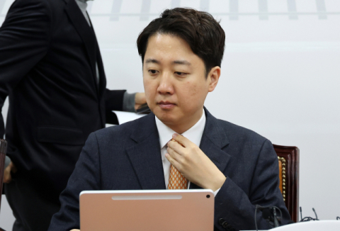 [속보] 이준석, 김건희특검 출석…'尹공천개입' 피의자 조사