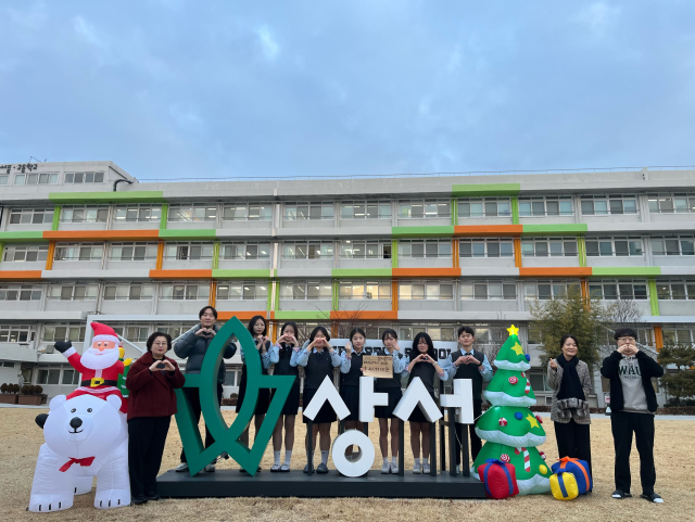대구 달서구 상서중학교 학생들이 학교 행사로 마련한 수익금을 소외된 이웃들에게 전달했다. 상서중학교 제공