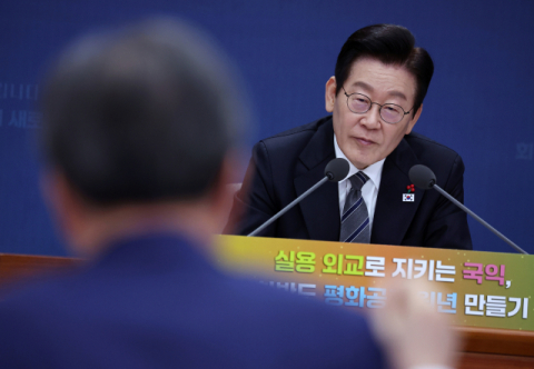 새해 정부 업무보고 두고 끊이지 않는 논란…野, 