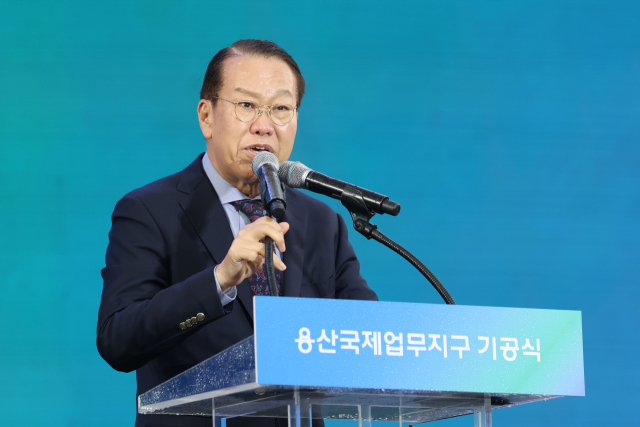 국민의힘 권영세 의원이 27일 서울 용산국제업무지구에서 열린 기공식에서 축사를 하고 있다. 연합뉴스