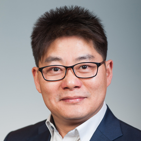 [시각과 전망-최창희] 긴 통로를 걷는 자세