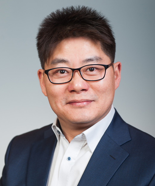 [시각과 전망-최창희] 긴 통로를 걷는 자세