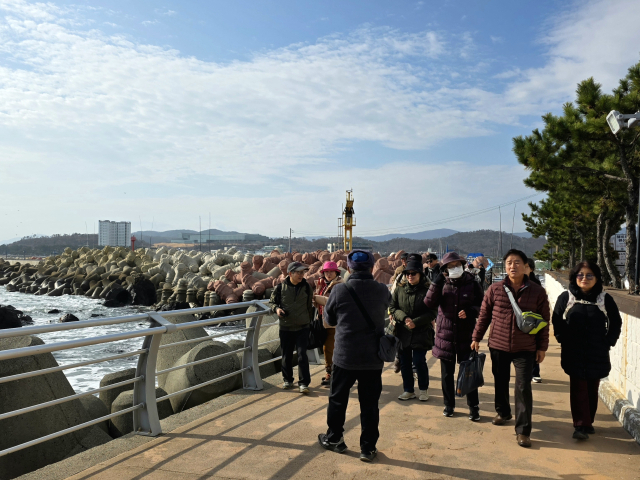 수필사랑문학회는 지난 20일 경주 양남 주상절리 일원에서 제122차 수필산책 행사를 진행했다. 수필사랑문학회