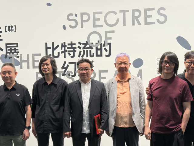 지난 8월 외국인 생존 작가로는 최초로 중국 광저우 광동미술관 바이에탄관 전관에서 대규모 개인전을 가진 박종규 작가. 작가 제공