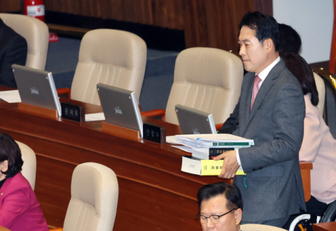 '내란전담재판부' 법안 국회 본회의 상정…국힘 필리버스터 시작