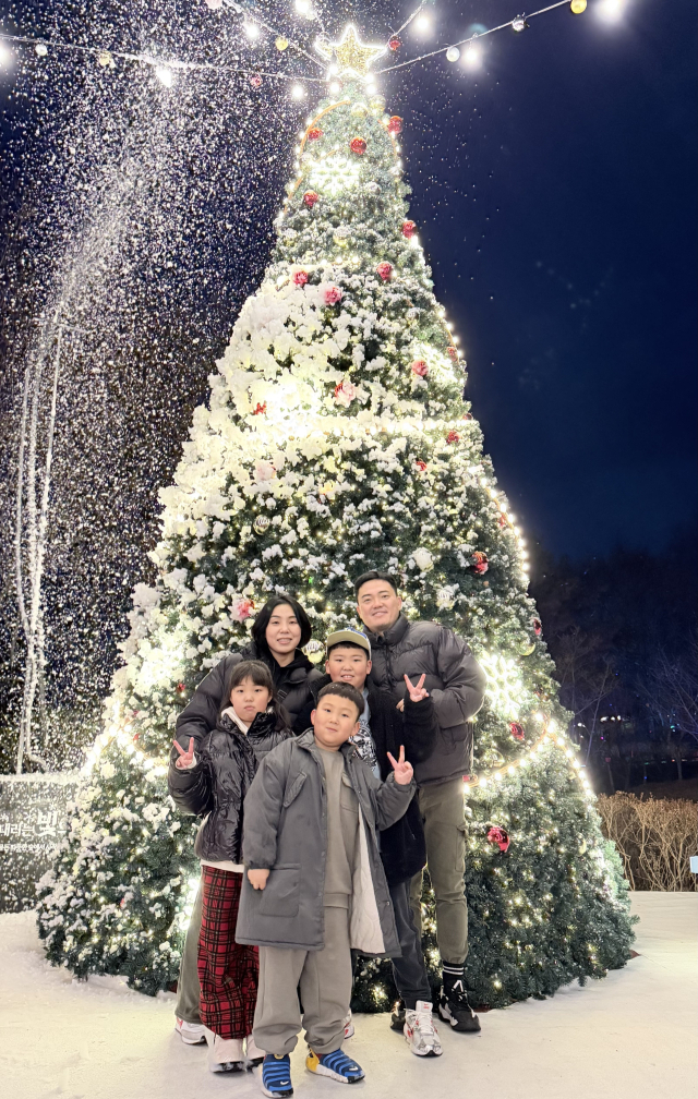 다섯 가족은 지난해 12월 고령 대가야수목원에 있는 