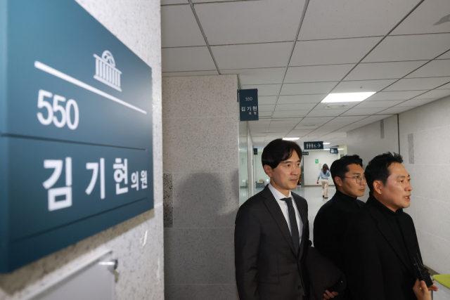 김건희특검, '로저비비에 선물' 김기현 의원 피의자 소환