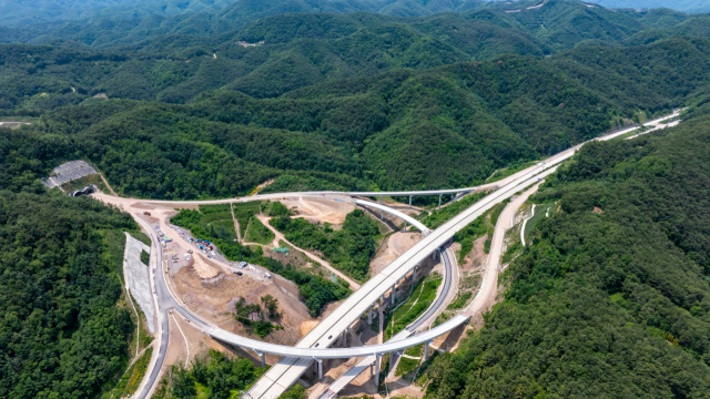 지난달 개통한 포항~영덕 고속도로. 영덕군 제공
