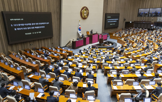 22일 국회에서 열린 12월 임시국회 본회의에 내란전담재판부법이 상정되고 있다. 연합뉴스