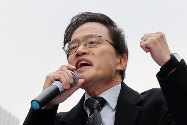 더불어민주당 박주민 의원이 지난 12월 11일 서울 종로구 광화문광장에서 서울시장 출마 선언을 하고 있다. 연합뉴스