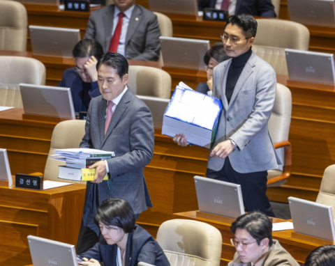 與 내란재판부·정보통신망법 강행… 野 장동혁 필리버스터로 맞서