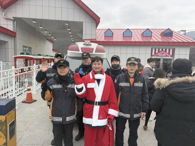 봉화소방서가 대규모 겨울 축제 현장 안전관리와 산불 대응 역량 강화를 동시에 추진하며, 계절형 재난에 대한 선제 대응에 나섰다. 봉화소방서 제공