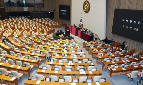 與, 위헌 논란 속 정보통신망법 개정안 처리 돌입…野는 '필버'
