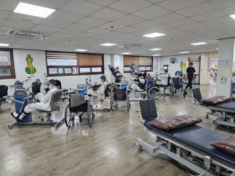 [간병비 급여화] 이대로 괜찮나?...'간병비는 줄지 않고 국가 재정은 부담'