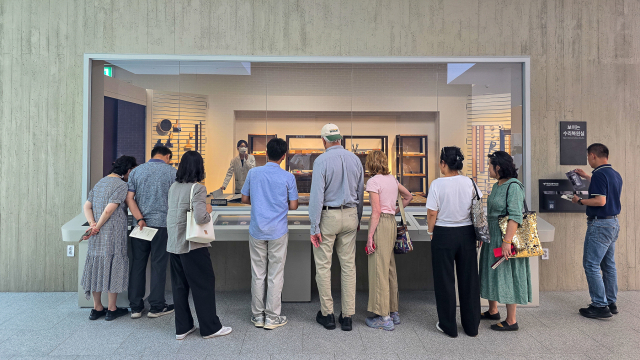 대구간송미술관을 찾은 관람객들이 