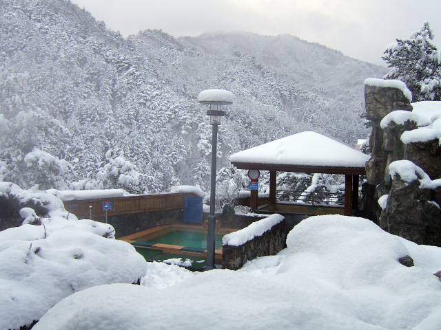 덕구온천 노천탕. 울진군 제공
