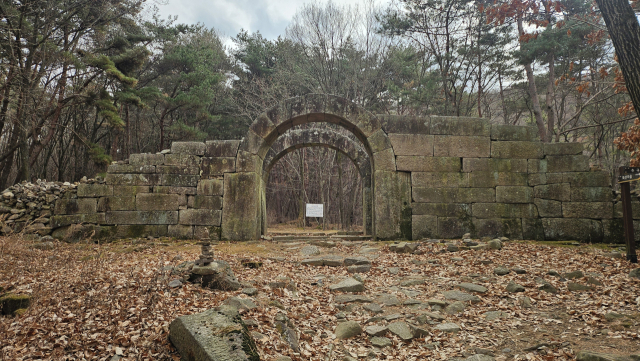 조선 숙종 35년 축성을 시작한 대구시 군위군 삼국유사면 화북4리 화산산성은 심한 기근으로 공사가 중단되며 미완성인 채로 남겨졌다. 장성현 기자