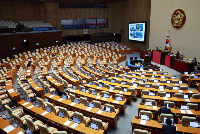 허위·조작정보 유포시 '징벌적 손해'…與 주도 본회의 통과
