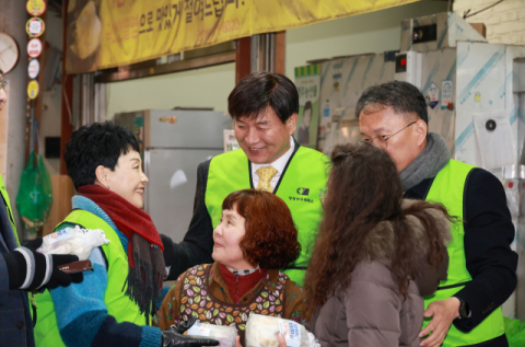 창원상공회의소,  「2025 으라차차 희망 떡 나누기 행사」 성료   