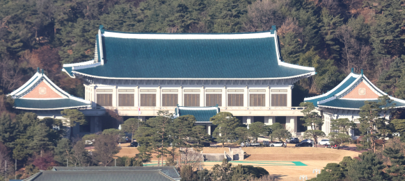 대통령실 다시 '청와대'…29일 자정 봉황기 건다