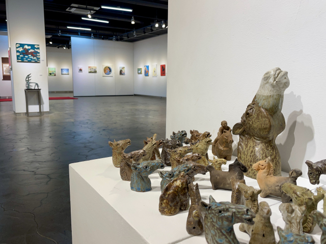 [포토뉴스] '붉은 말' 그림으로 새해 기운 가득 충전!