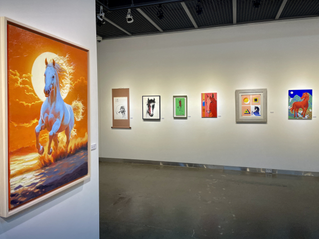 아양아트센터에서 열리고 있는 