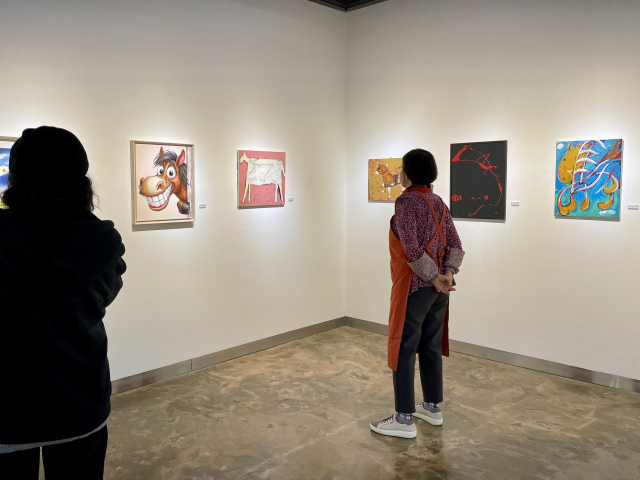 아양아트센터에서 열리고 있는 