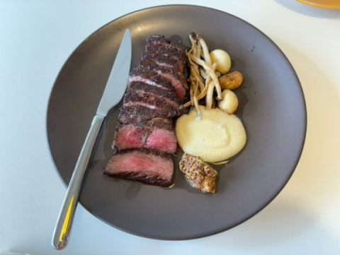 쇠망치 소리 멎은 북성로, '생강 퓨레' 입은 스테이크가 유혹하다…대구 북성로 신상 다이닝 '노드(NORD)'