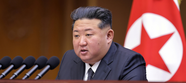 김정은, 8700t급 핵잠 건조 지도…