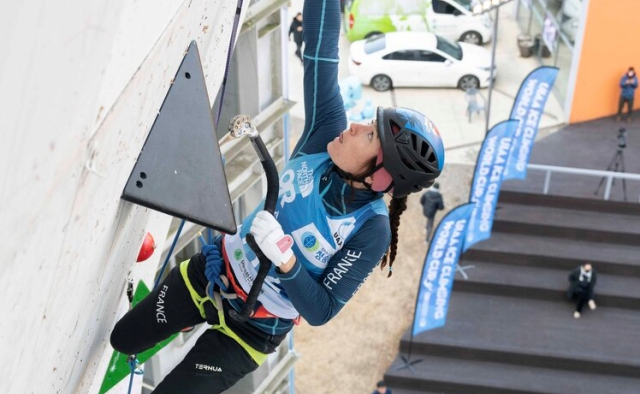 정상급 클라이밍 선수들 청송 모여 빙벽 등판 실력 겨룬다