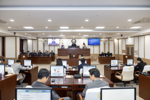 대구 북구의회, 점심시간 휴무제·정당 현수막 방치 행정 질타