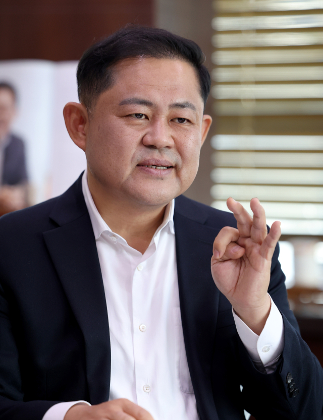 정해용(54·전 대구시 경제부시장) 인요한 의원 수석보좌관이 동대구역 인근 한 사무실에서 매일신문과 인터뷰하고 있다. 김영진 기자 kyjmaeil@imaeil.com