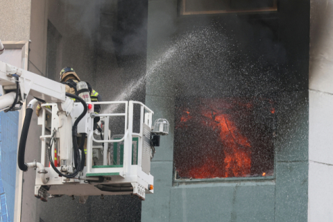 [속보] 서울 충무로역 인근 14층 건물서 화재…1명 병원 이송
