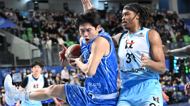 연패 사슬 끊은 가스公…성탄절 홈팬에 승리 안겼다