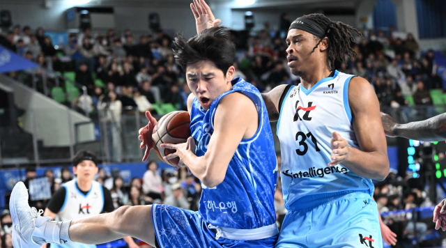 연패 사슬 끊은 가스공사…성탄절 홈팬에 승리 안겼다