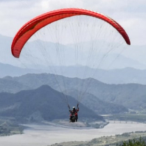 상주서 패러글라이딩 즐기던 50대 여성 추락해 중상