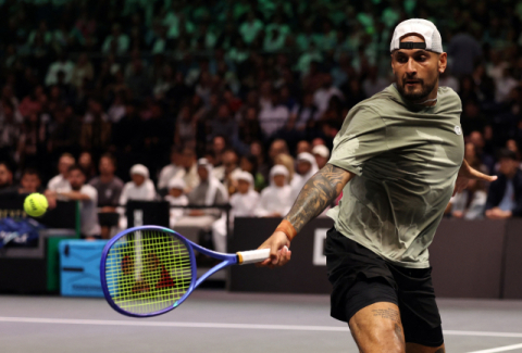 키리오스, 테니스 남녀 성 대결서 사발렌카에 완승