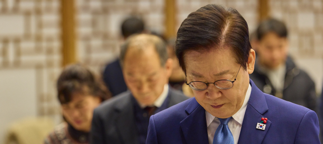 李 사죄에도…여객기 참사 유족 