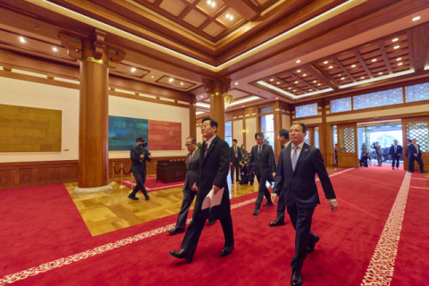 3년 7개월 만에 '청와대 시대'…3색 '통합 넥타이' 맨 李대통령