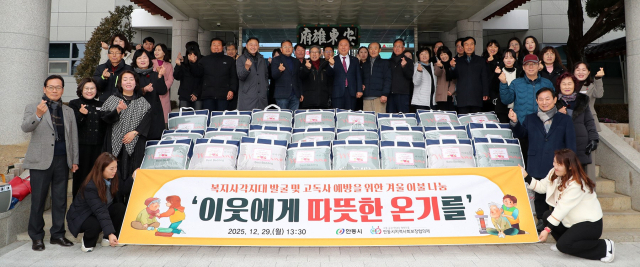 안동시 읍면동지역사회보장협의체 안부살핌 캠페인 모습. 안동시 제공