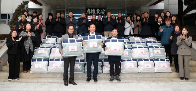 안동시 읍면동지역사회보장협의체 안부살핌 캠페인 모습. 안동시 제공