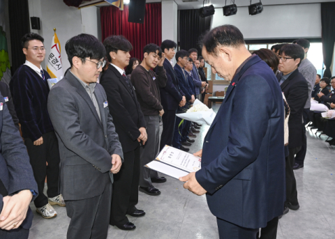문경시, 창의성과 적극행정 발휘한 공무원 15명 선정·시상