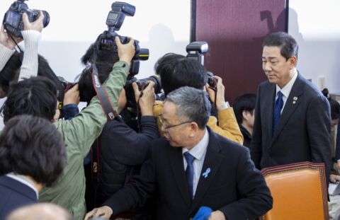 與, 김병기 전격 사퇴에 도덕성 또 치명타…국힘 