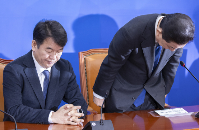 수세 몰린 김병기 결국 사퇴, 강선우는 수사선상에… 민주당 대형악재