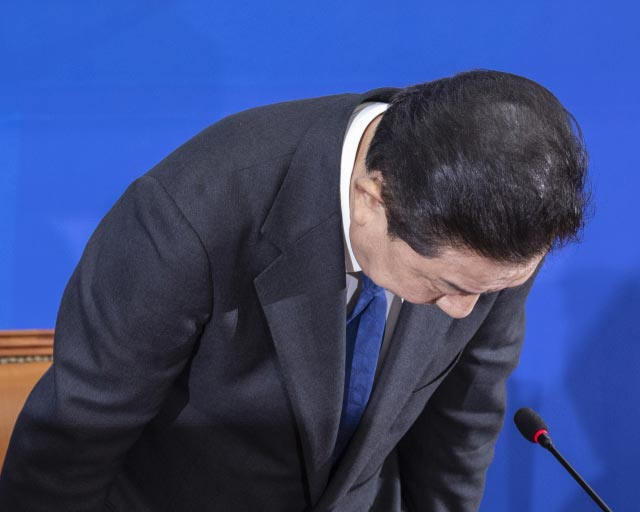 수세 몰린 김병기 사퇴, 강선우 수사선상에…비리 폭풍 휩싸인 與