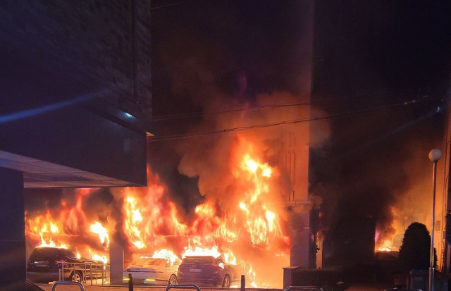지난달 21일 신월동의 한 아파트에서 발생한 화재. 연합뉴스