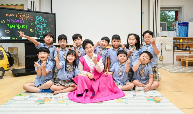 이용대(12기, 남양주) 이야기할머니의 활동 모습. 한국국학진흥원 제공