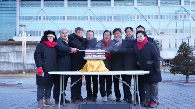 봉화문화원은 지난 1일, 봉화군청 잔디마당에서 2026년 신년 해맞이 행사를 열었다. 봉화군 제공