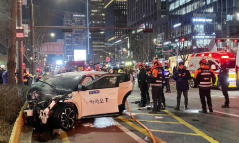 종각역 차량 3중 추돌로 보행자 덮쳐 8명 부상…귀금속거리 화재