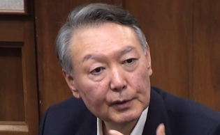 '추가구속' 尹, 국민에 새해 메시지 